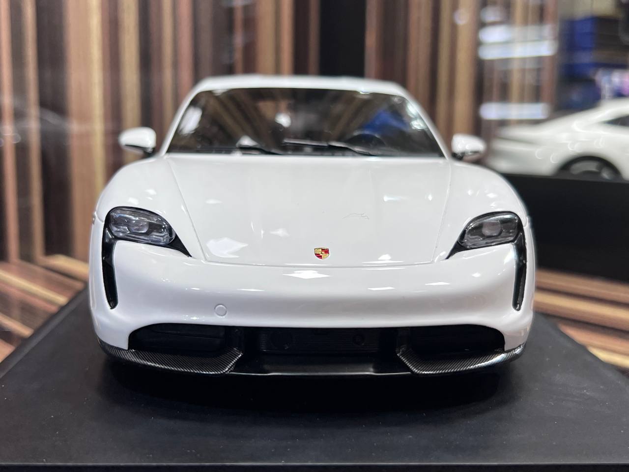 Porsche Taycan Minichamps