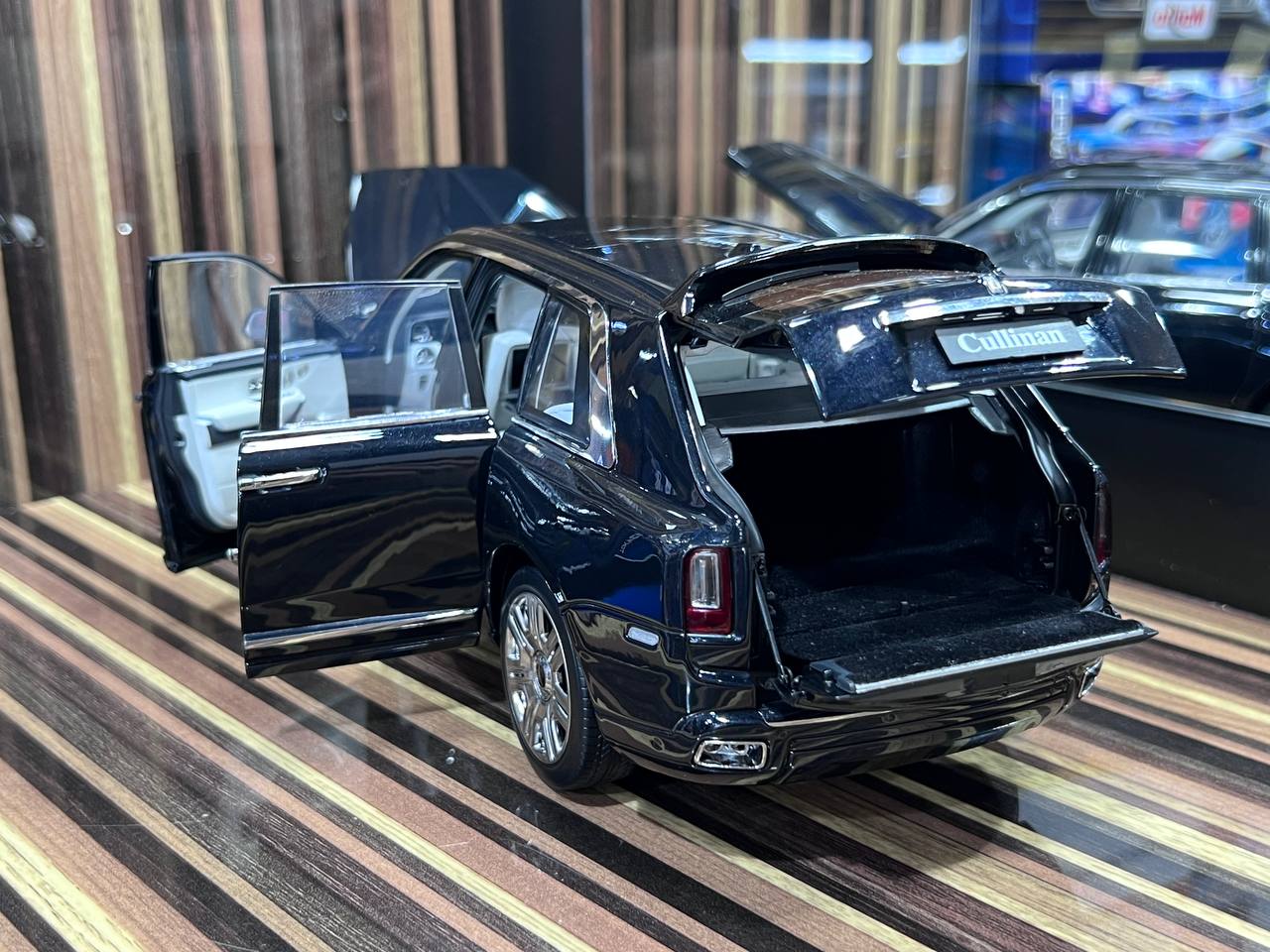 1/18 Diecast Rolls-Royce Cullinan Black Kyosho Scale Model Car