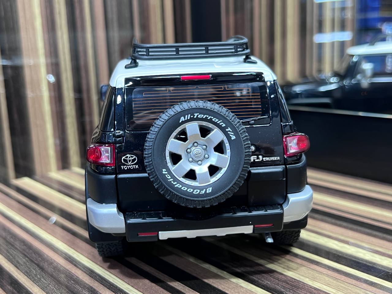 1/18 Diecast Toyota FJ Cruiser Black by AUTOart Scale Model Car