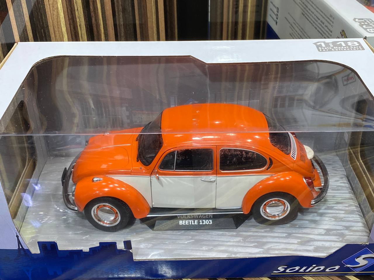 1/18 Diecast Volkswagen Beetle 1303 Orange Solido Model Car