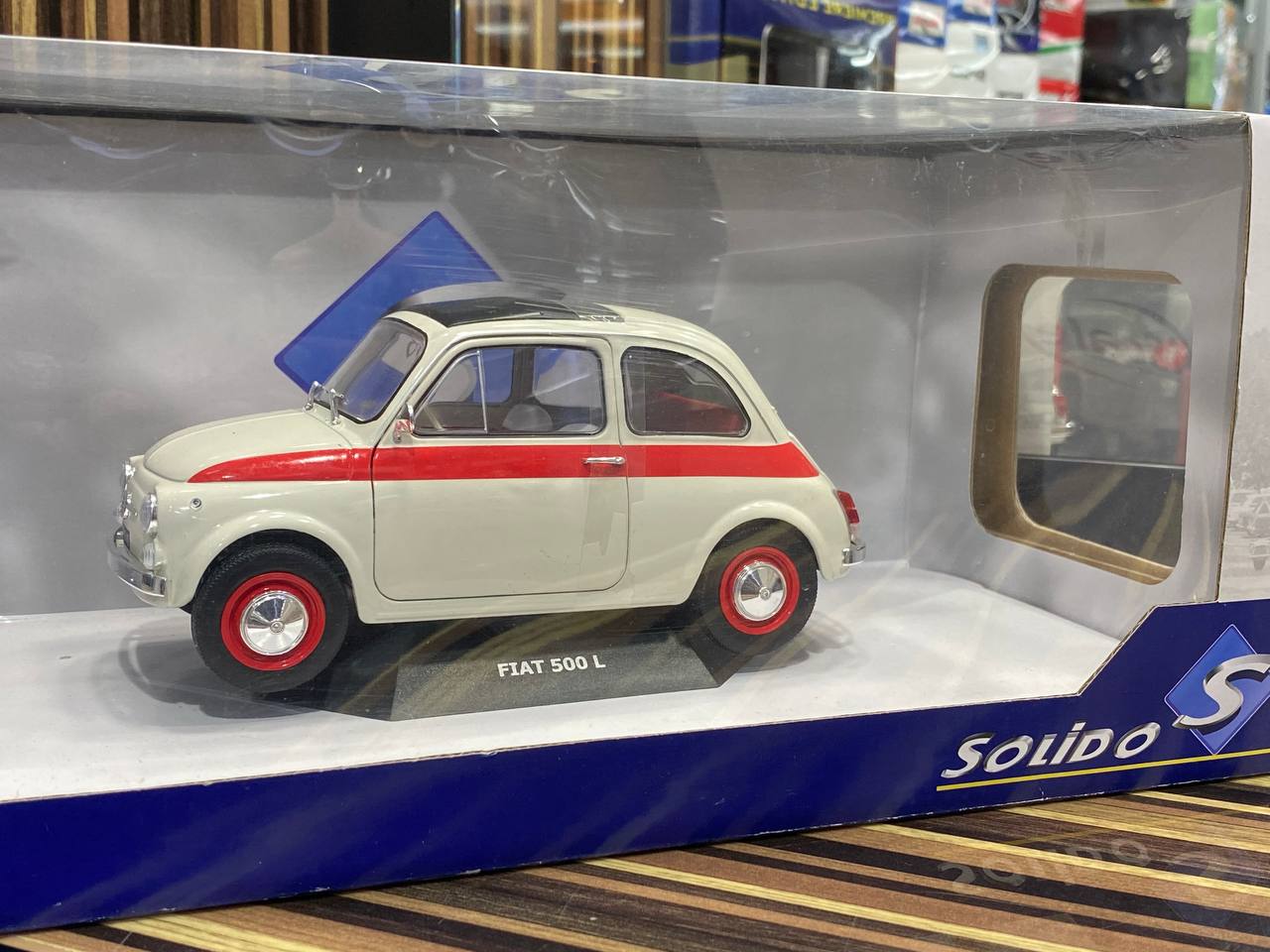 1/18 Diecast Fiat 500 L Solido White Miniature Model Car