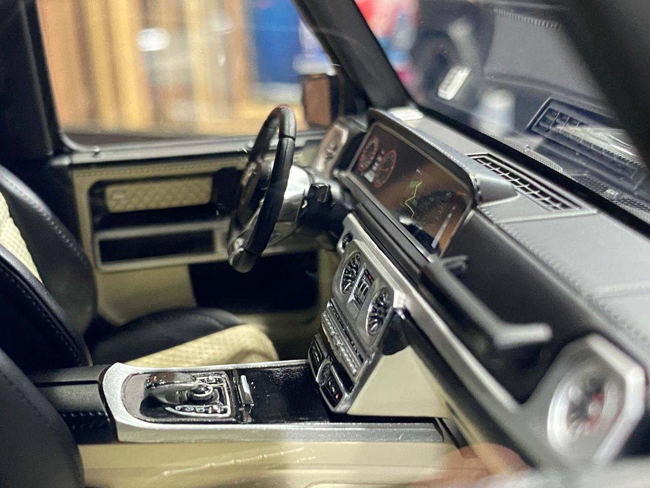 1/18 Resin Mercedes-Benz Brabus 800 Black & Carbon Model Car by Motorhelix