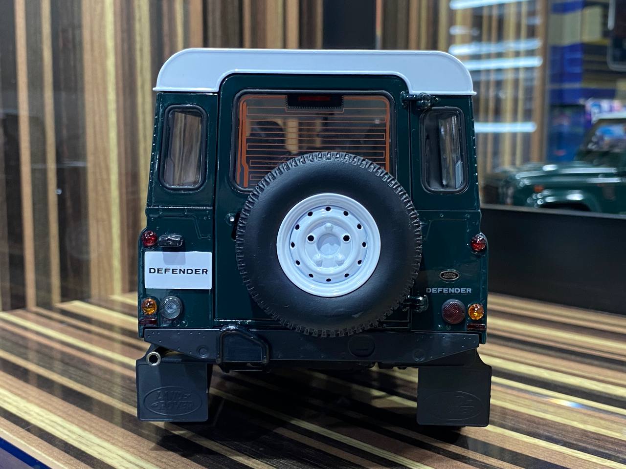1/18 Diecast Land Rover Defender 110 Dark Green Century Dragon Scale Model Car