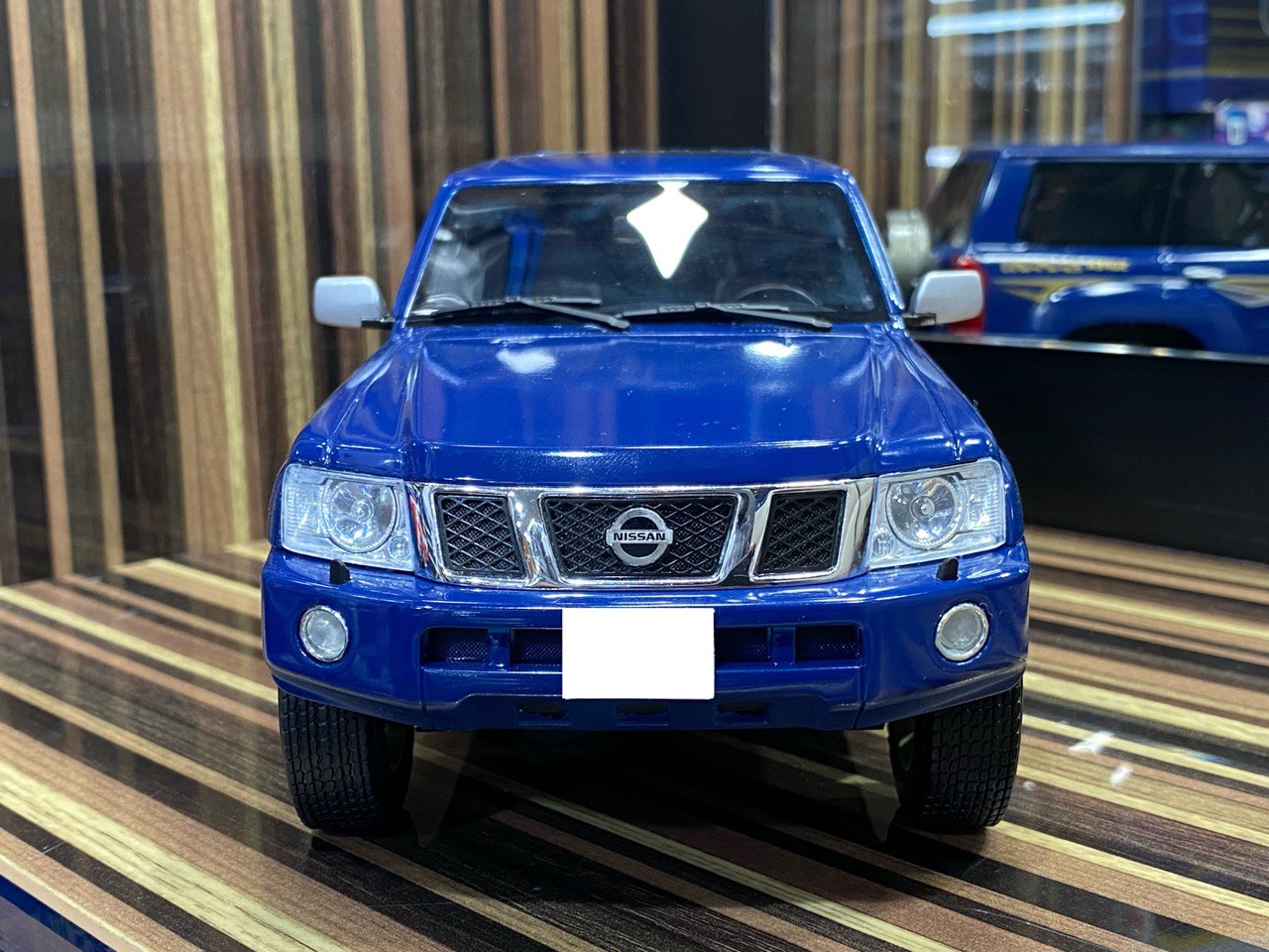 1/18 Diecast Nissan Patrol Safari Y61 IVY Models Scale Model Car