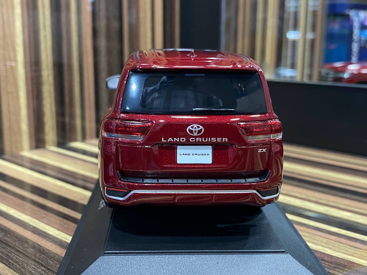 1/18 Diecast Miniature Toyota Land Cruiser 300 Model Car
