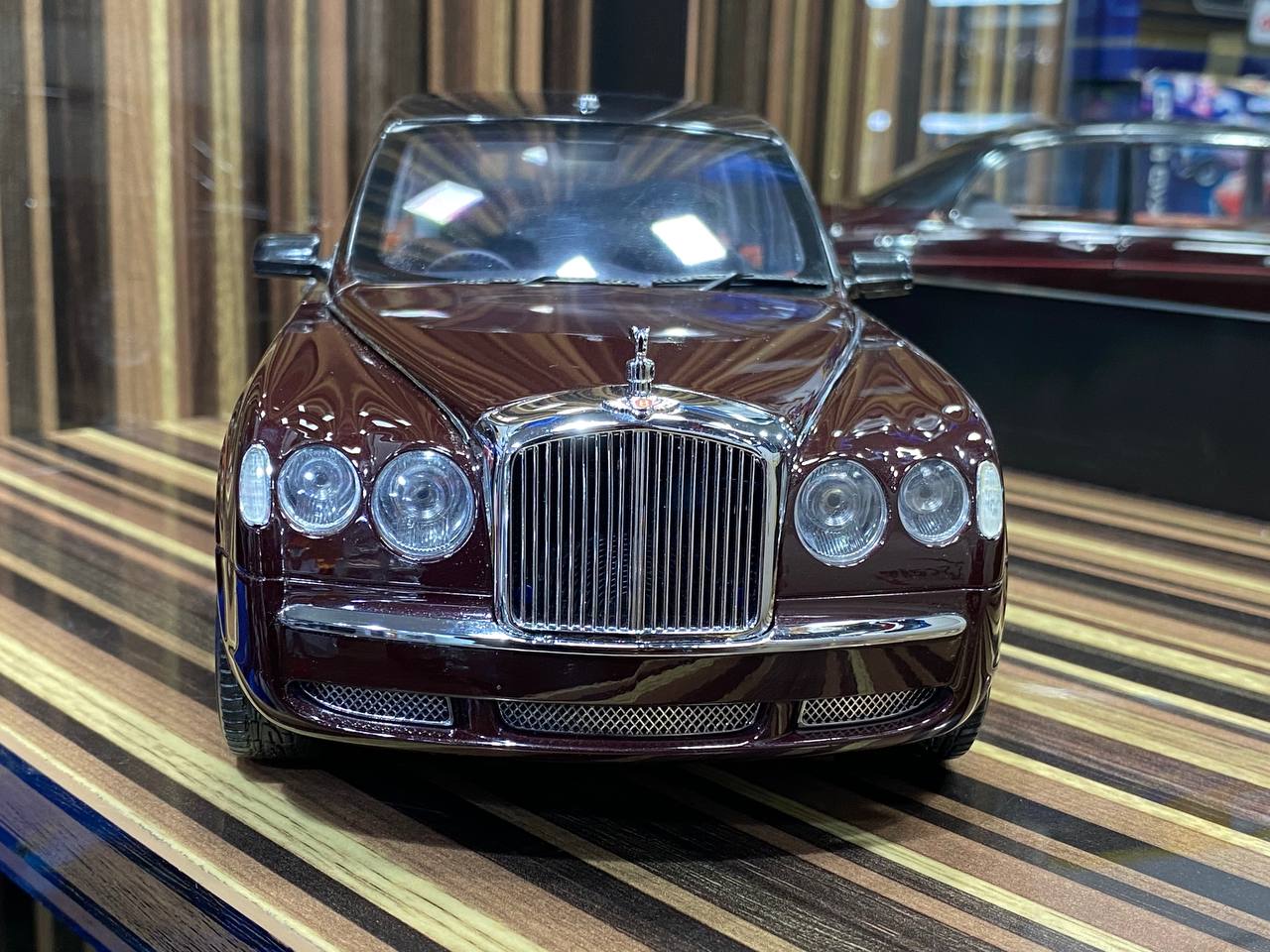 1/18 Bentley State Limousine Maroon by Minichamps