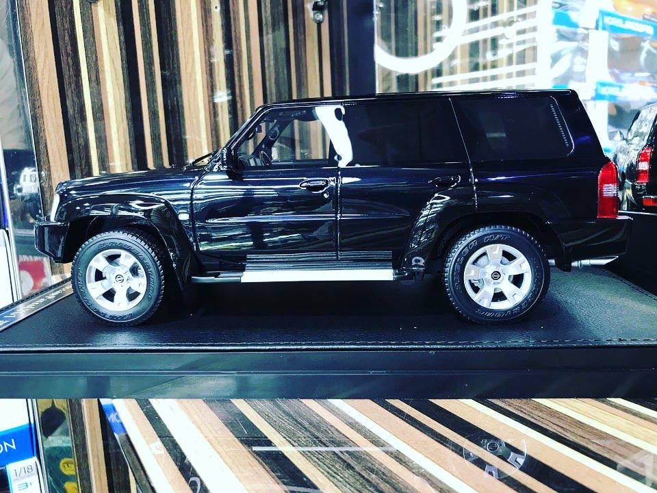 1:18 Nissan Patrol Safari Black IVY Models Scale Model Car