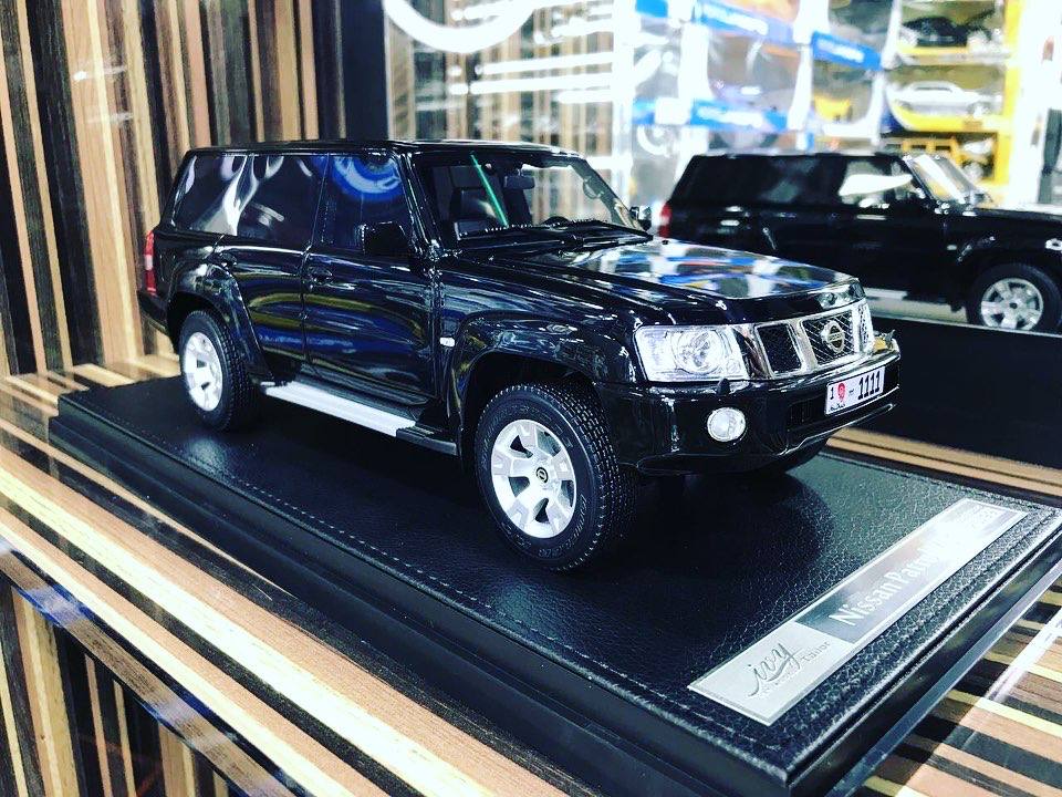 1:18 Nissan Patrol Safari Black IVY Models Scale Model Car