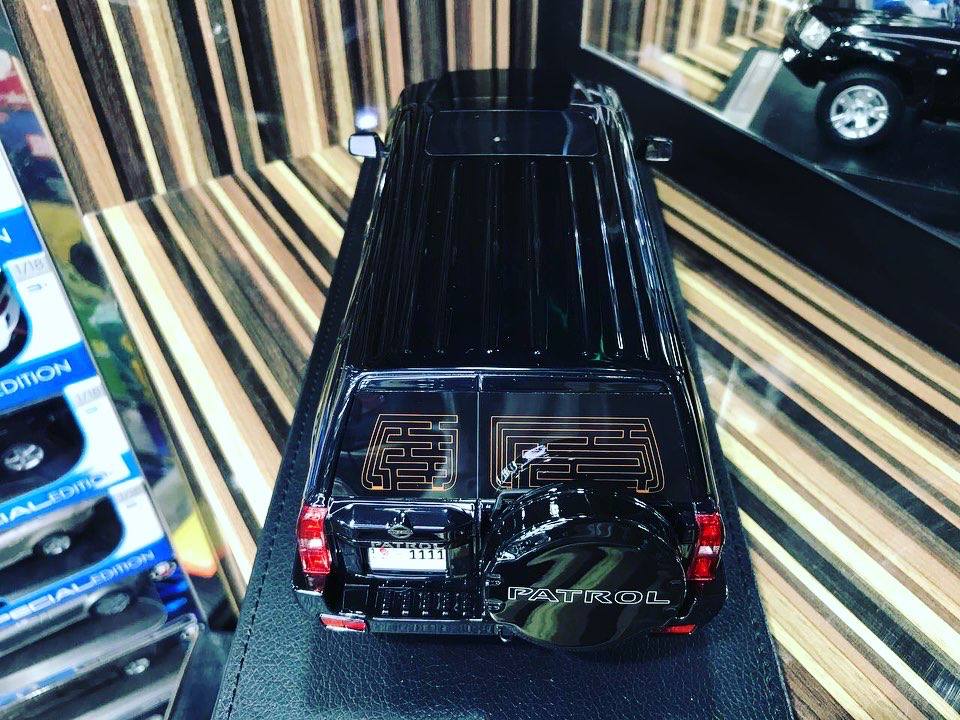 1:18 Nissan Patrol Safari Black IVY Models Scale Model Car