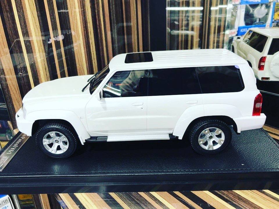 1:18 Diecast Nissan Patrol Safari White IVY Models Scale Model Cars