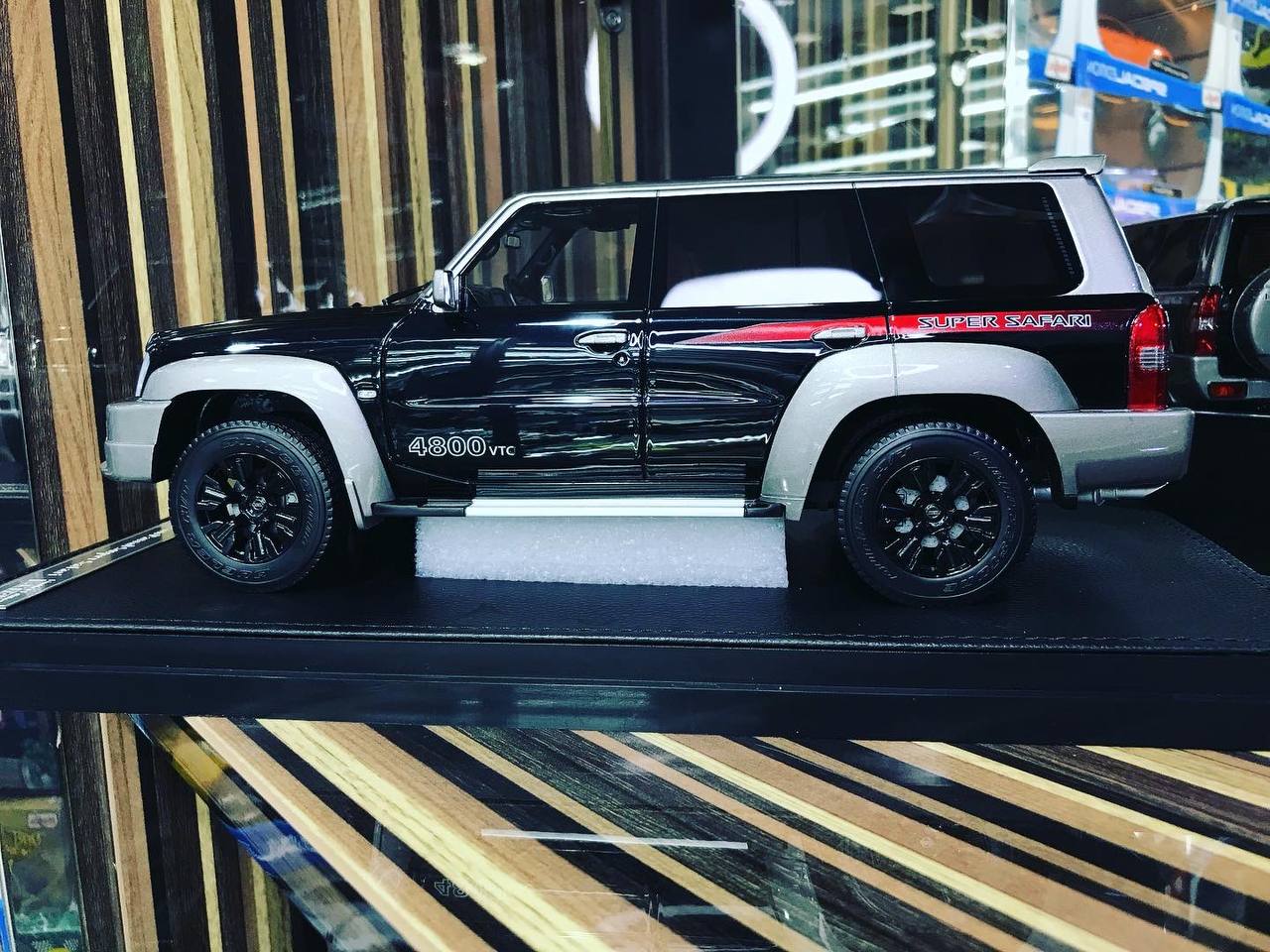 1/18 Diecast Nissan Patrol Super Safari Black IVY Models Scale Model Car