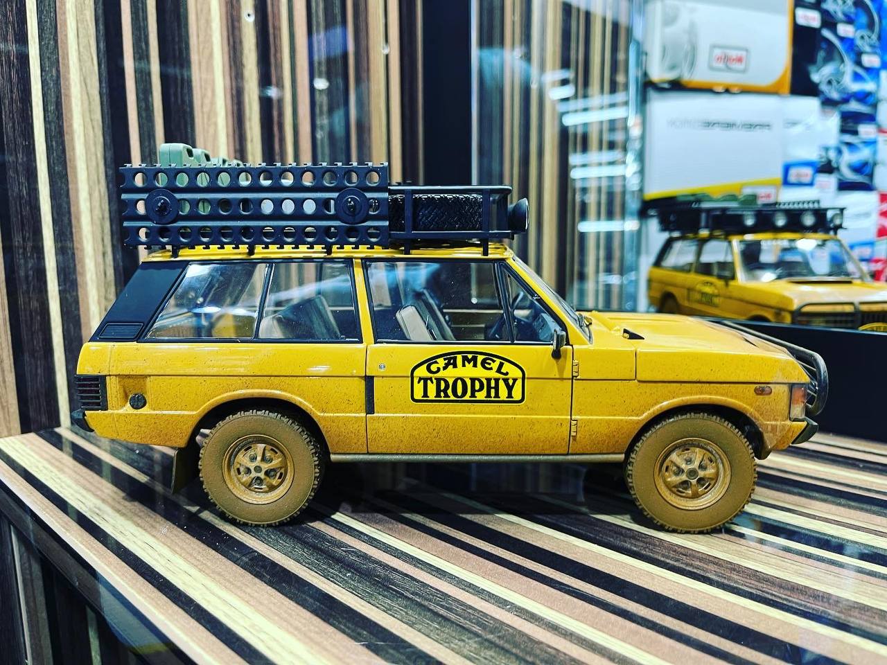 1/18 Diecast Land Rover Range Rover "Camel Trophy Papua New Guinea" Almost Real" Scale Model Car