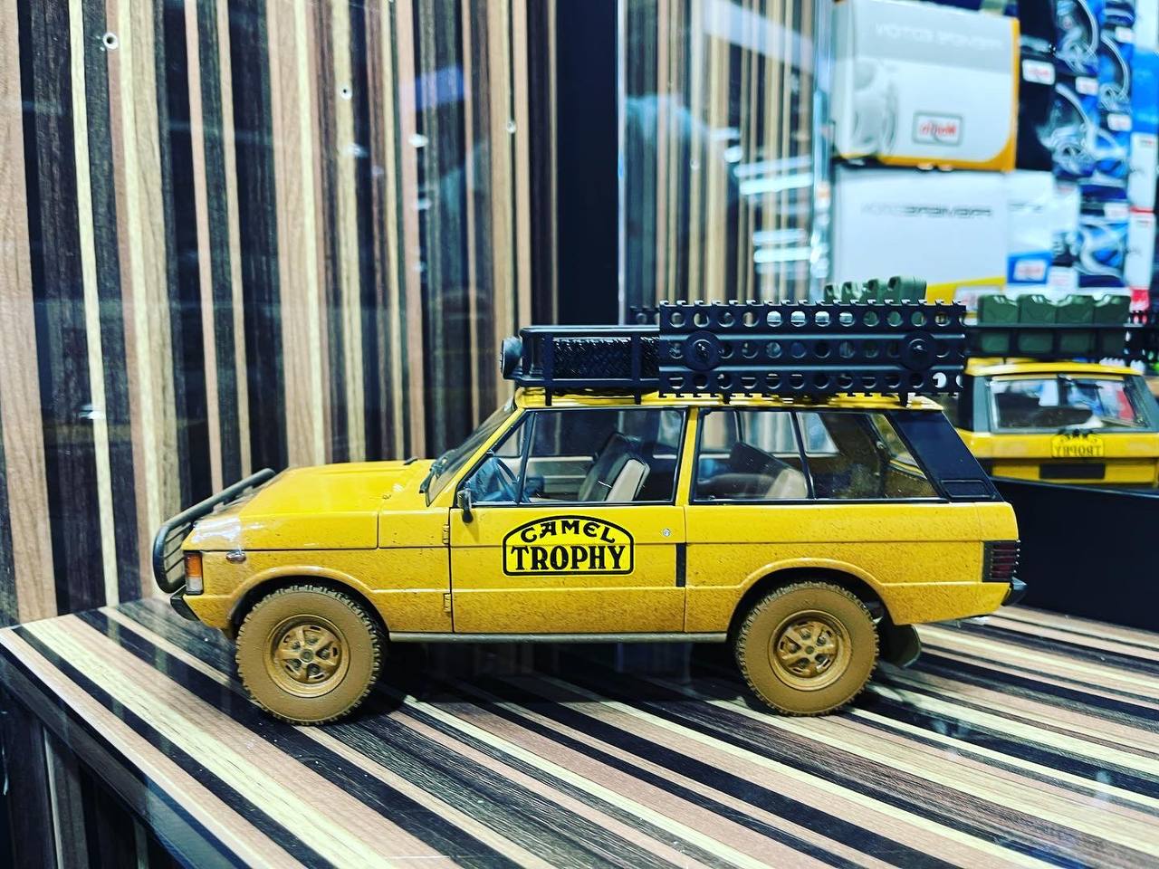 1/18 Diecast Land Rover Range Rover "Camel Trophy Papua New Guinea" Almost Real" Scale Model Car