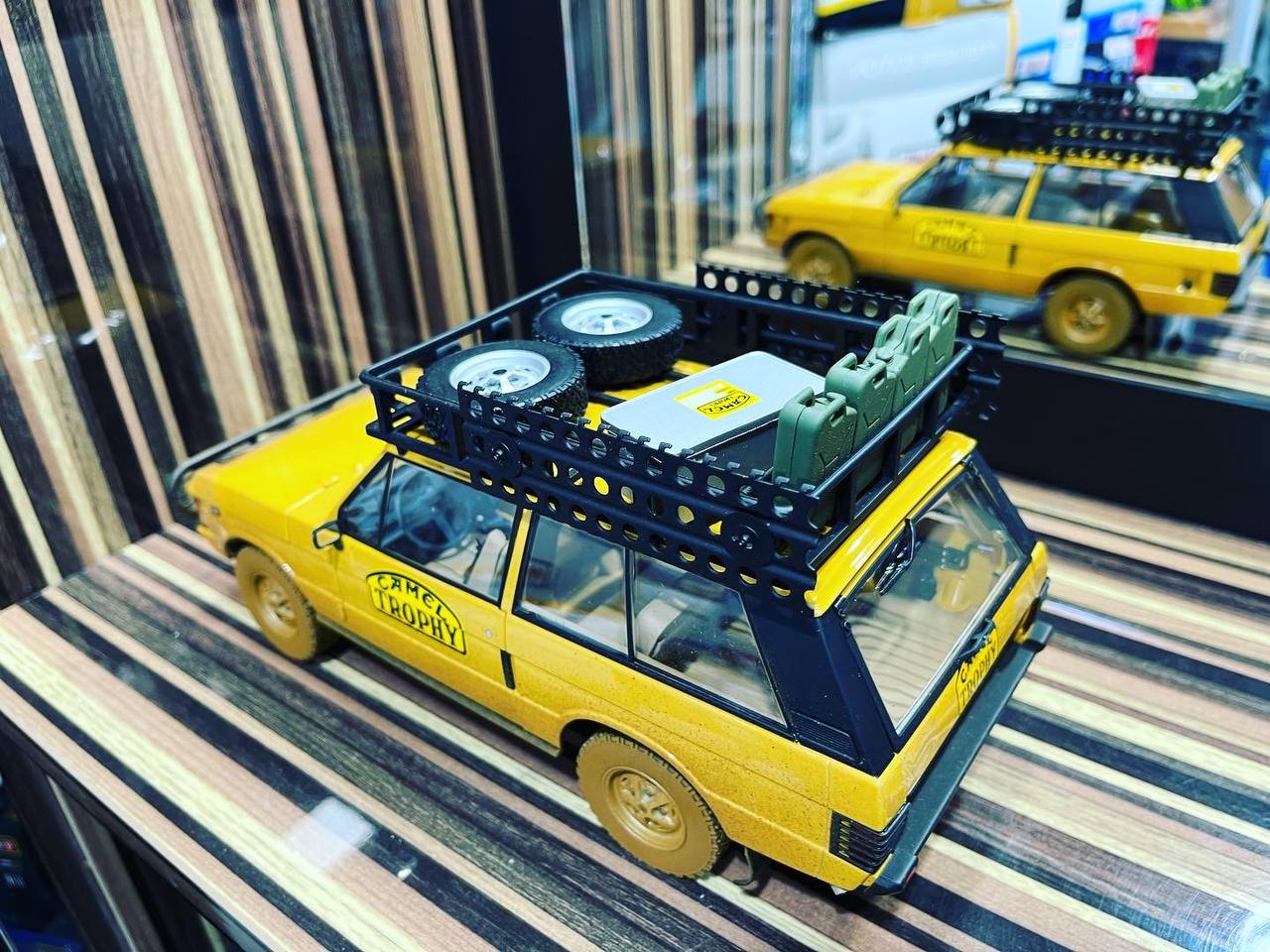 1/18 Diecast Land Rover Range Rover "Camel Trophy Papua New Guinea" Almost Real" Scale Model Car