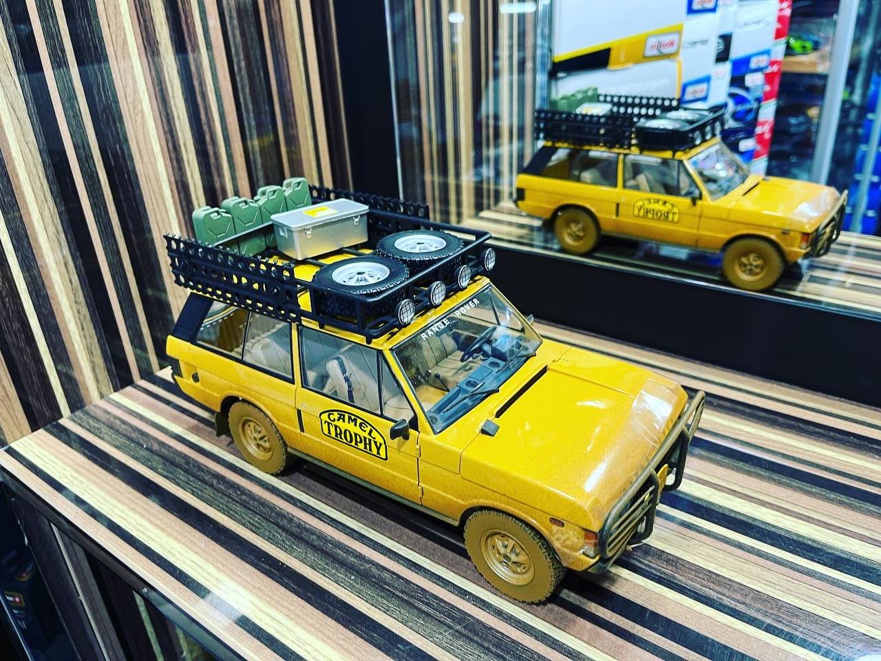 1/18 Diecast Land Rover Range Rover "Camel Trophy Papua New Guinea" Almost Real" Scale Model Car