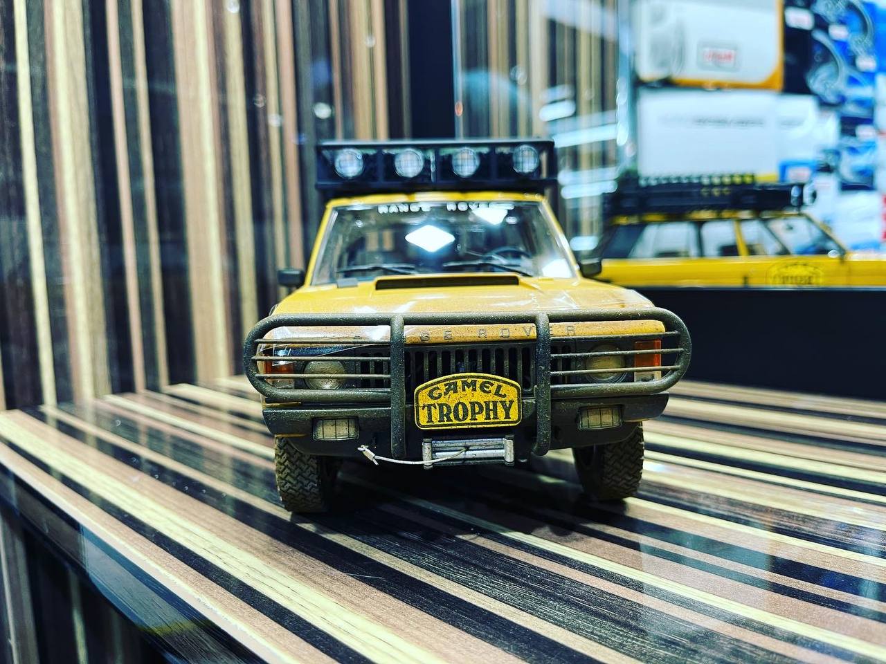 1/18 Diecast Land Rover Range Rover "Camel Trophy Papua New Guinea" Almost Real" Scale Model Car