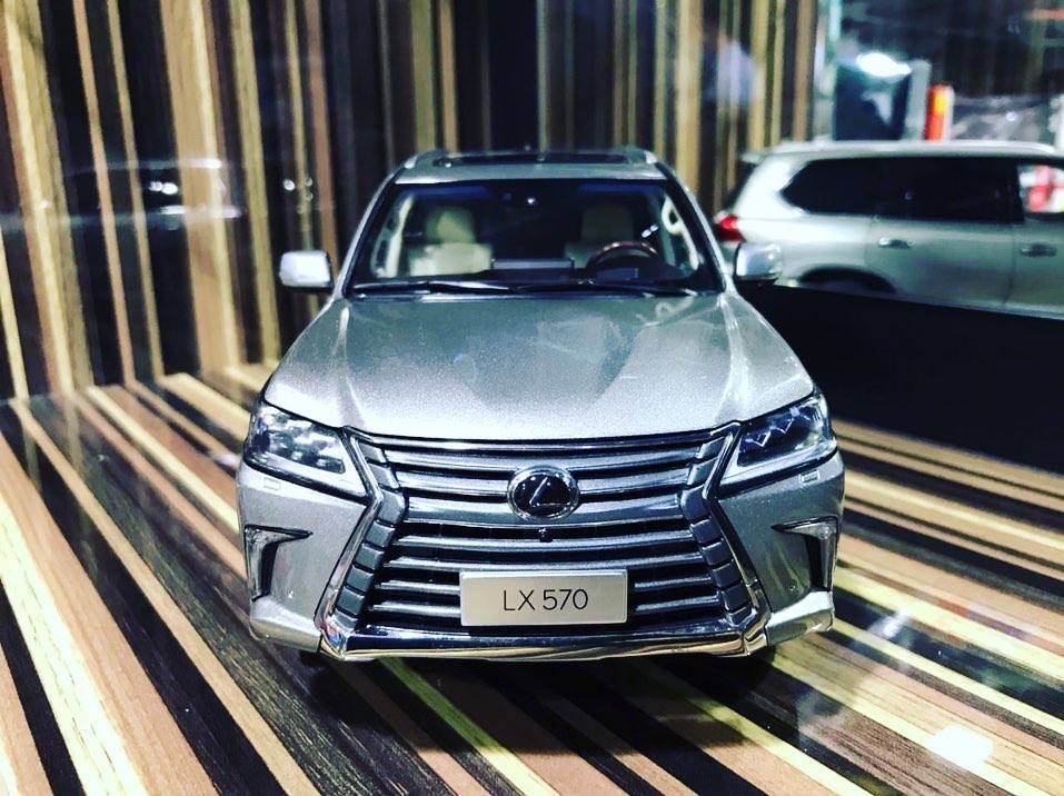 1/18 Diecast Lexus LX570 Kyosho Scale Model Car