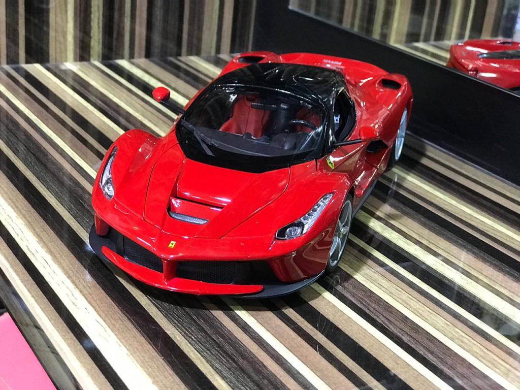 1/18 Diecast Ferrari LaFerrari Red Bburago Scale Model Car
