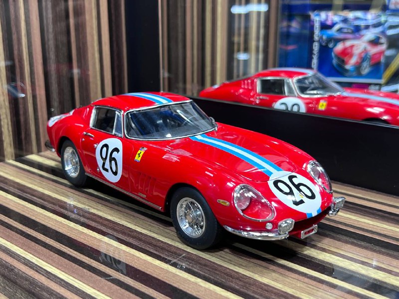 1/18 Diecast Miniature Ferrari 275 GTB/C 24h France 1966 CMC Red Model Car