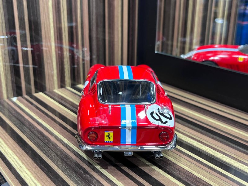 1/18 Diecast Miniature Ferrari 275 GTB/C 24h France 1966 CMC Red Model Car