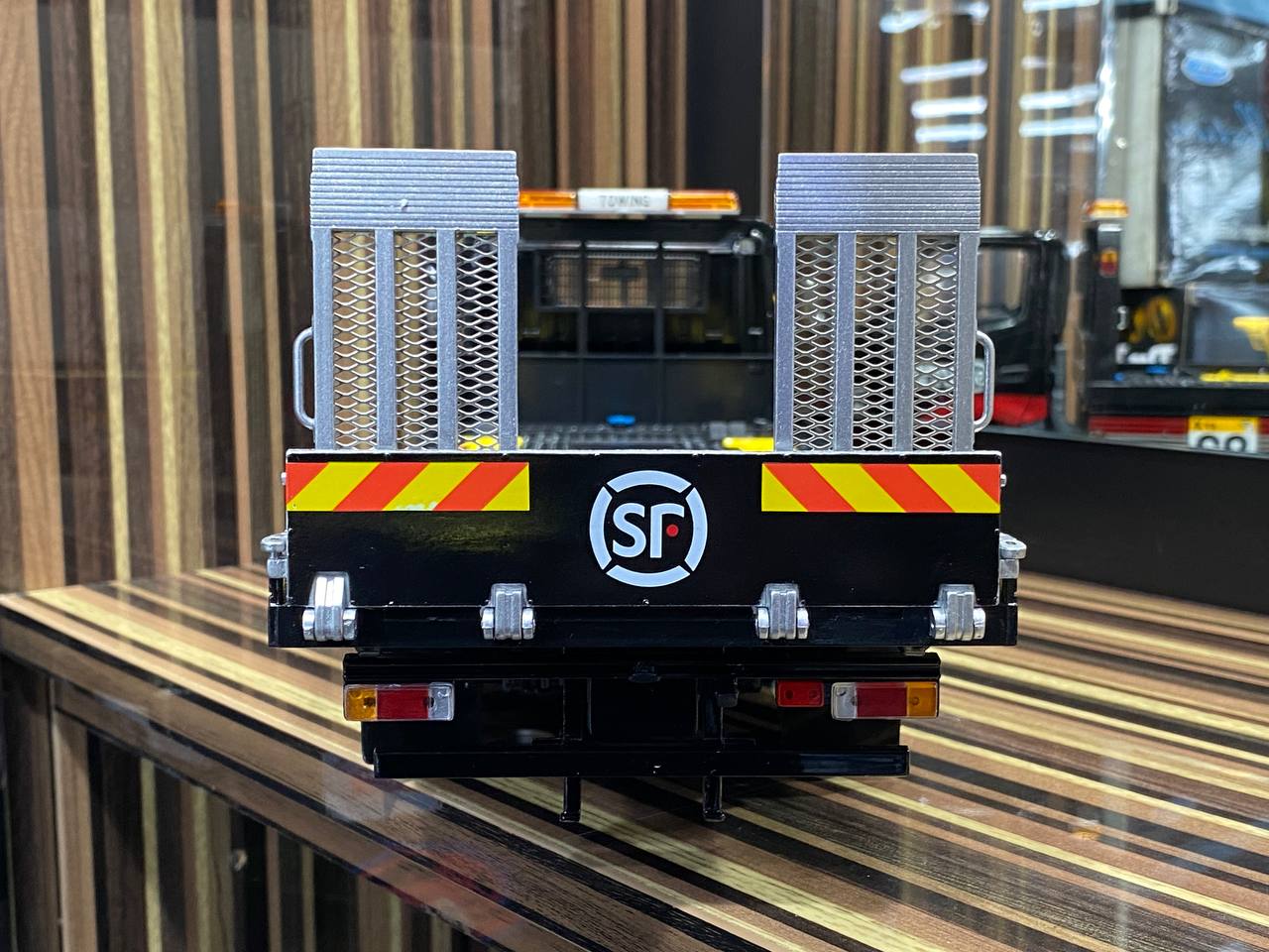 1/18 Diecast Hino 300 SF Express Flatbed Tow Truck Black by TINY