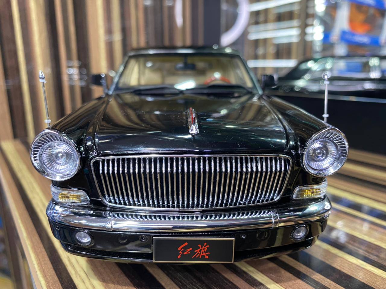 1/18 Diecast FAW Red Flag Black Century Dragon Scale Model Car