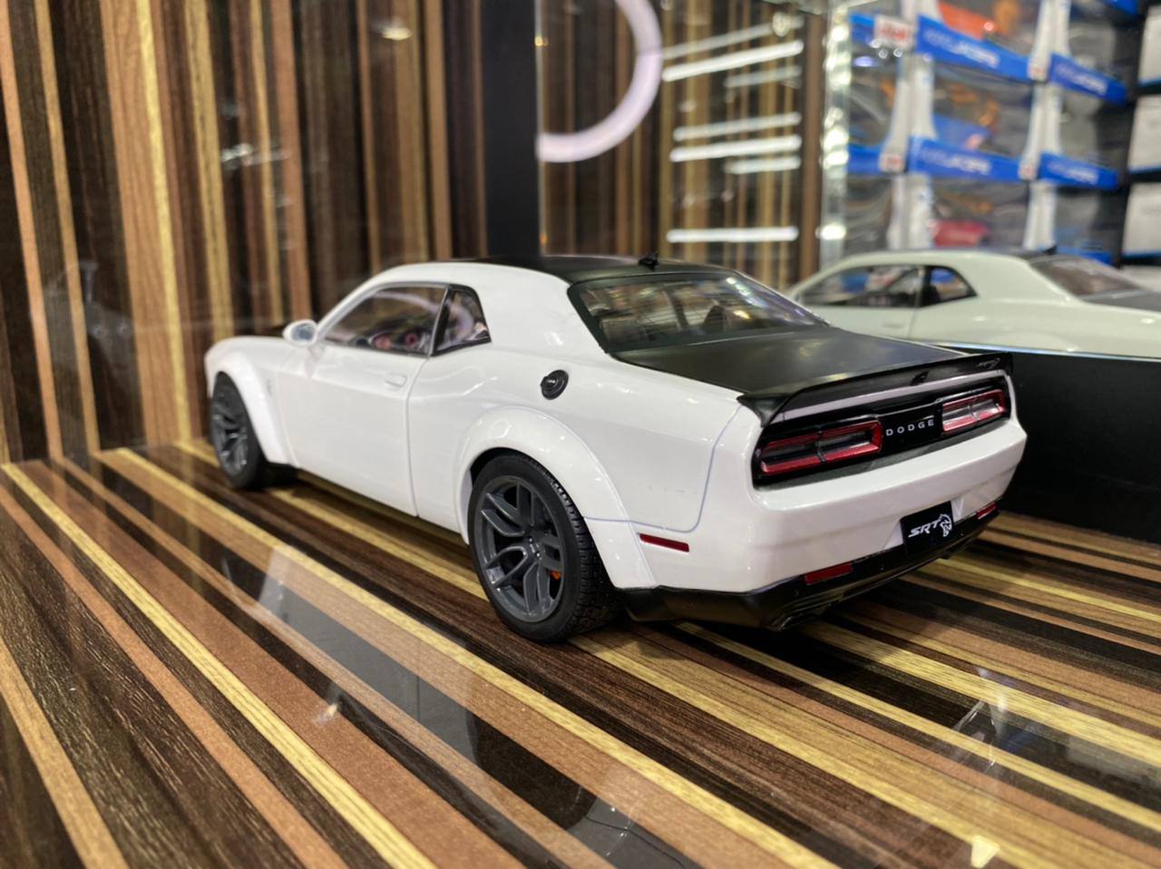 1/18 Diecast Dodge Challenger SRT Solido Model Car - Diecast model car by dturman.com - Solido