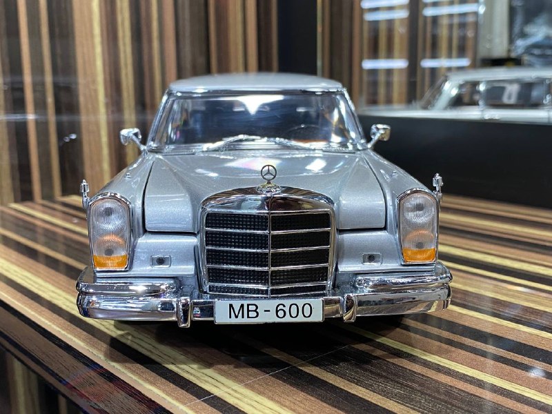 Mercedes-Benz MB600 Sun Star