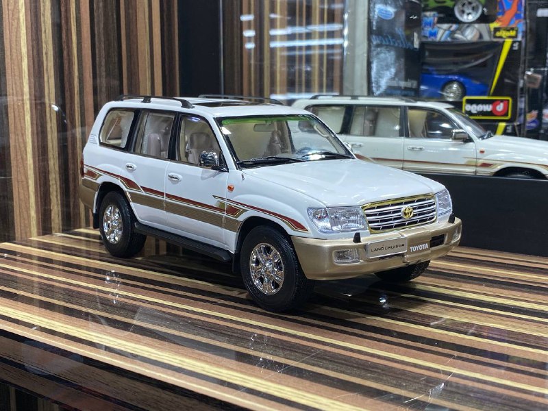 1/18 Diecast Toyota Land Cruiser 100 FAW Toys White Scale Model Car