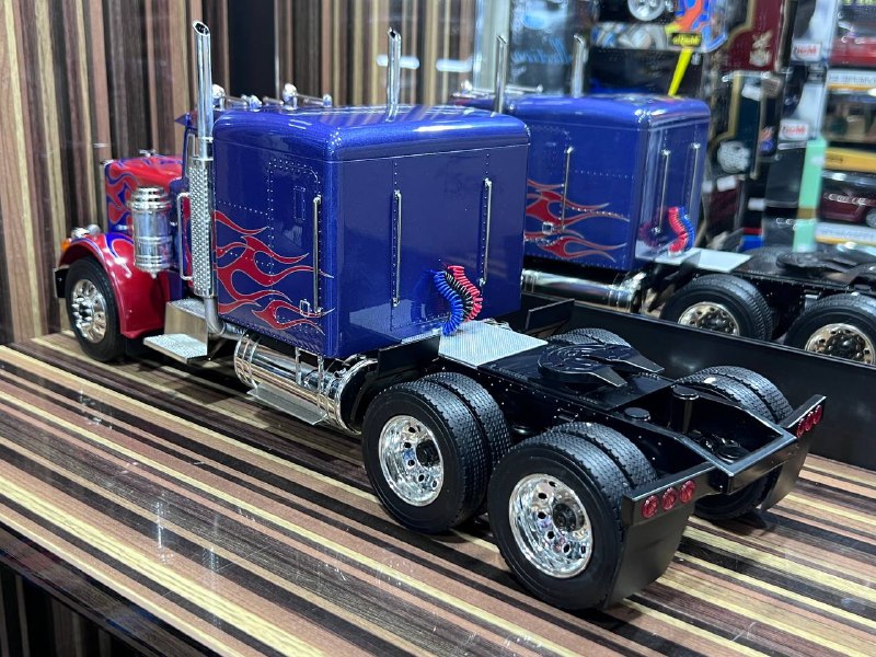 1/18 KK Scale Peterbilt 359 1967 Transformers Red & Blue Model Car