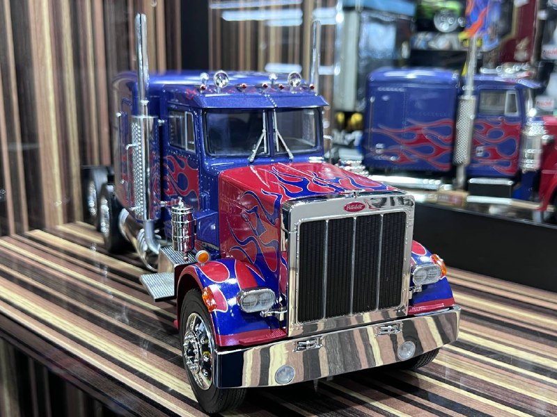 1/18 KK Scale Peterbilt 359 1967 Transformers Red & Blue Model Car