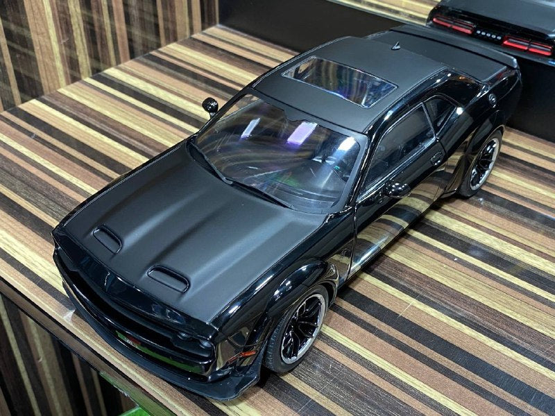1/18 Diecast Dodge Challenger SRT Hellcat Solido Model Car - Diecast model car by dturman.com - Solido