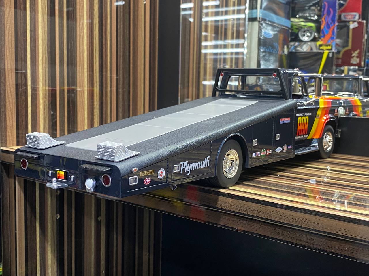 1/18 Diecast Dodge D300 Ramp Truck ACME Scale Model Car - Diecast model car by dturman.com - ACME