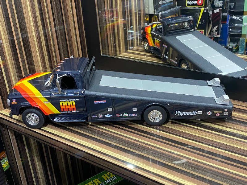 1/18 Diecast Dodge D300 Ramp Truck ACME Scale Model Car - Diecast model car by dturman.com - ACME