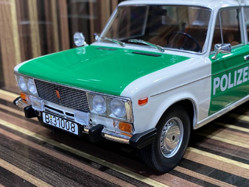 Lada 1600 Polizei Triplenine