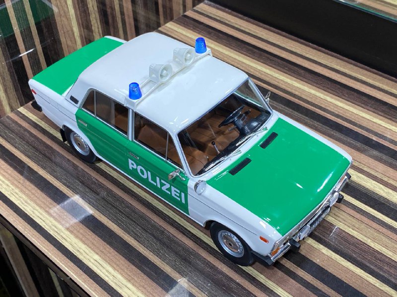 Lada 1600 Polizei Triplenine