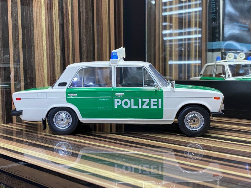 Lada 1600 Polizei Triplenine