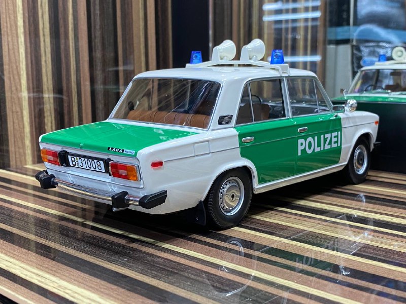 Lada 1600 Polizei Triplenine