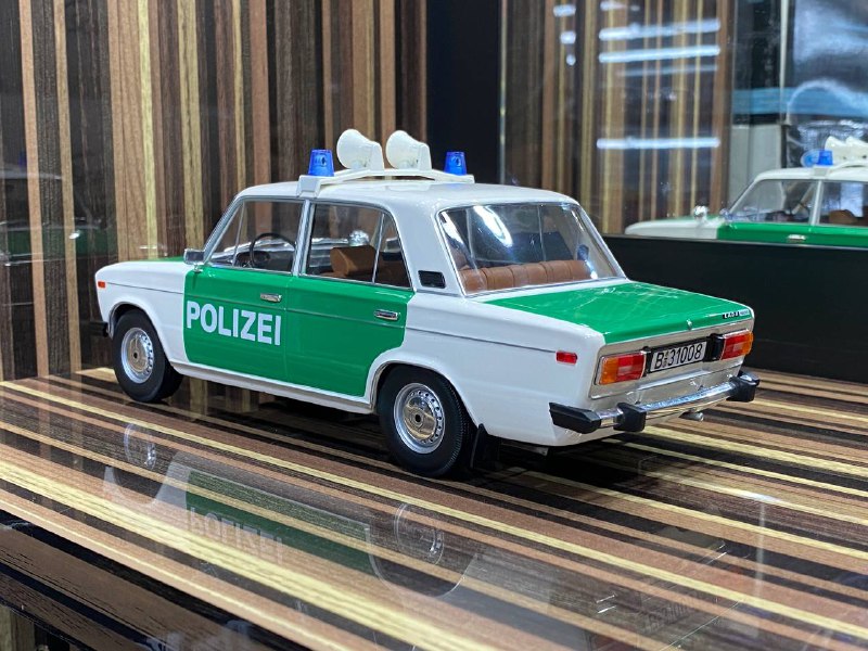 Lada 1600 Polizei Triplenine