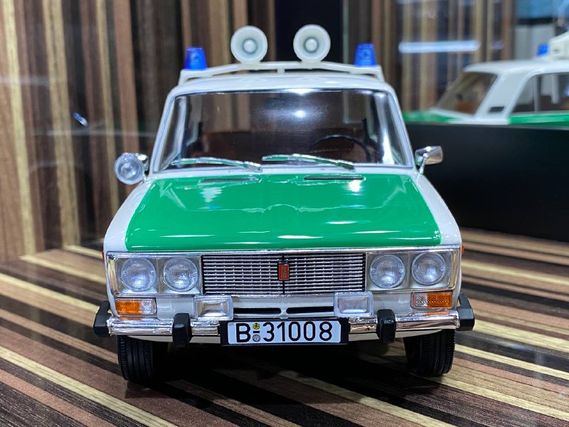 Lada 1600 Polizei Triplenine