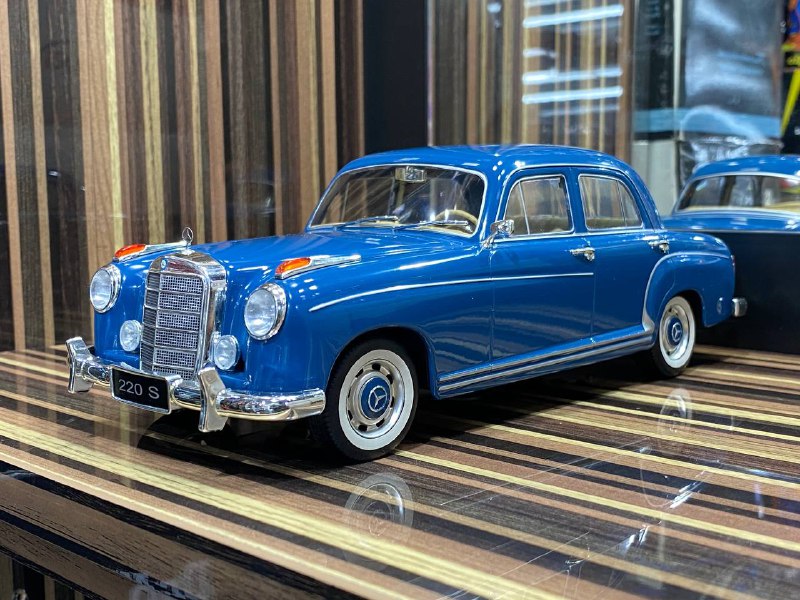 1/18 Resin Mercedes-Benz 220S 1954-59 Blue by KK Models