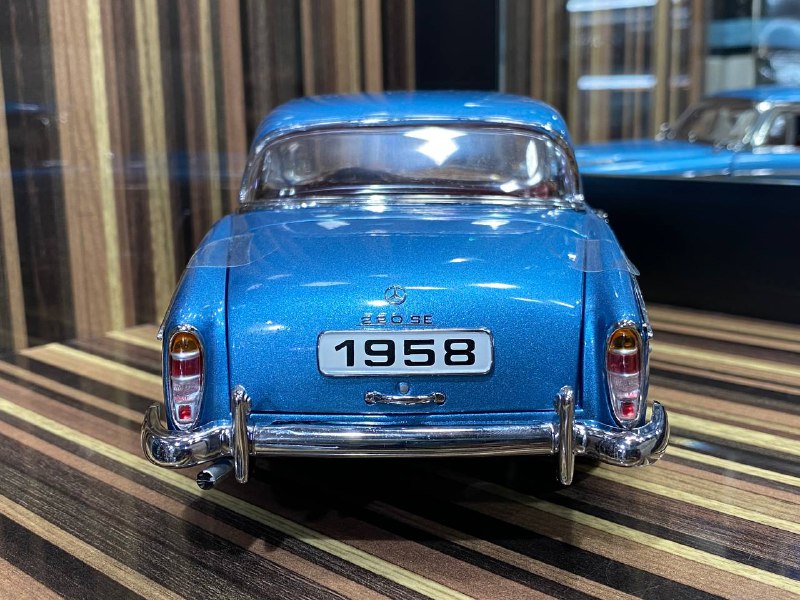 1/18 Diecast Mercedes-Benz 220SE Coupe 1958 Blue by Sun Star