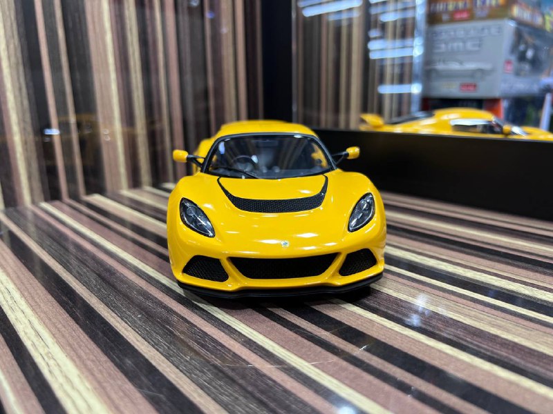 1/18 Diecast Lotus Exige S Yellow AutoArt Scale Model Car