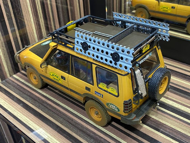 Land Rover Discovery Series 1 "Camel Trophy Kalimantan 1996" Dirt Version Almost Real