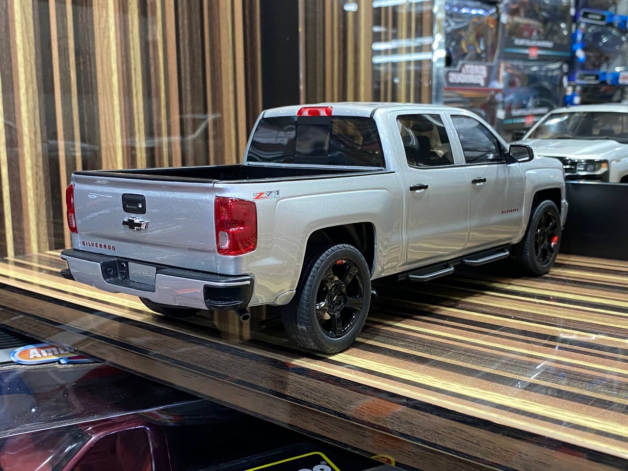 1/18 Diecast Chevrolet Silverado GT Spirit Scale Model Car