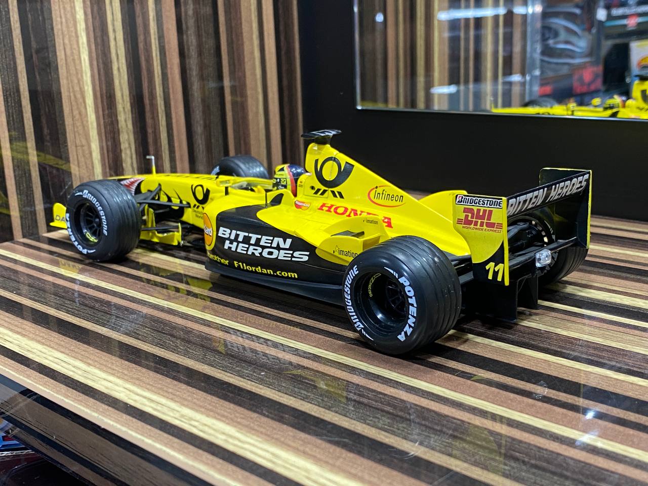 1/18 Jordan EJ11 Heinz-Harald Frentzen Formula 1 Yellow byHot Wheels