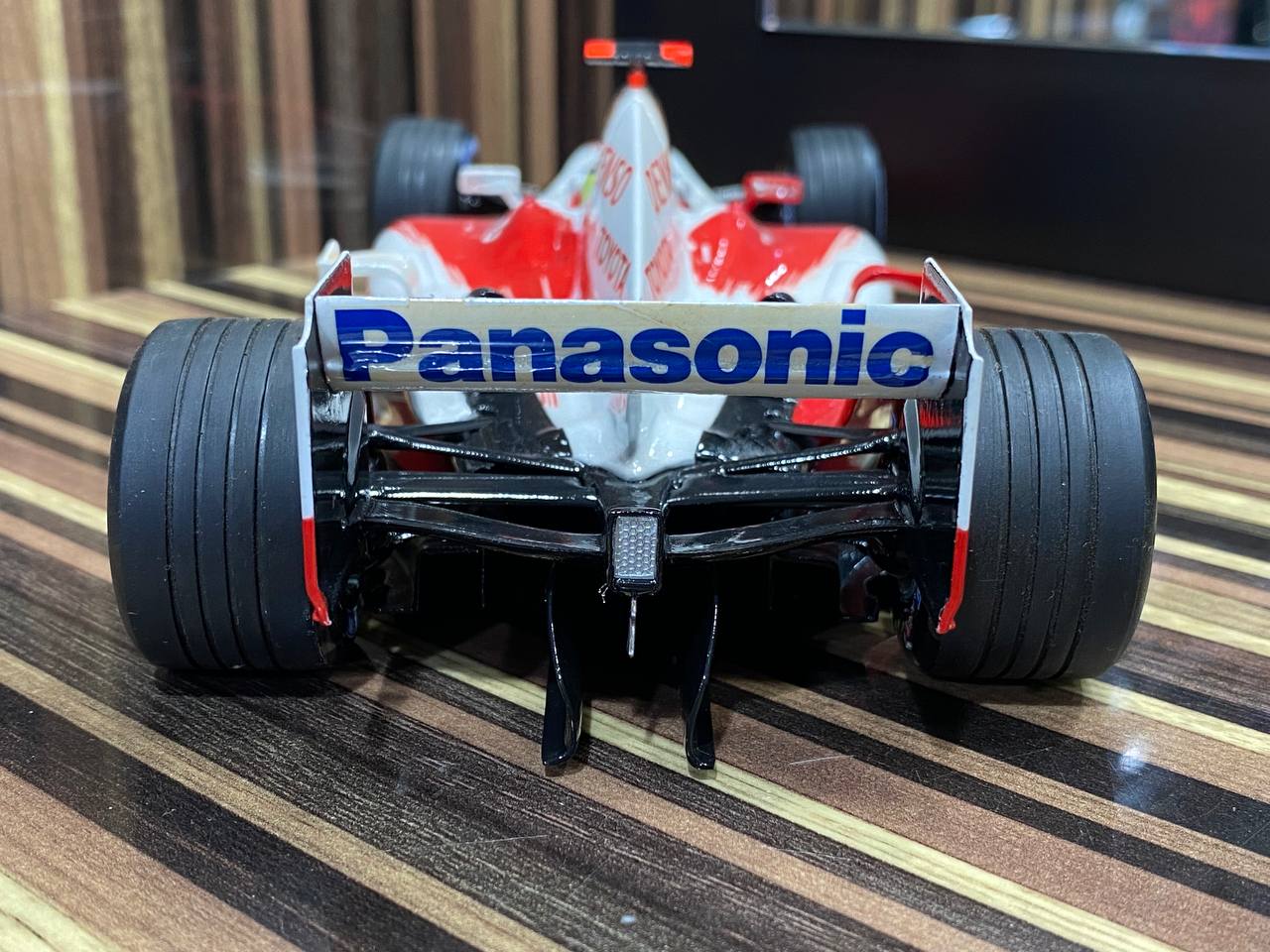 Panasonic Toyota Racing TF104 C. Da Matta Formula 1 Minichamps