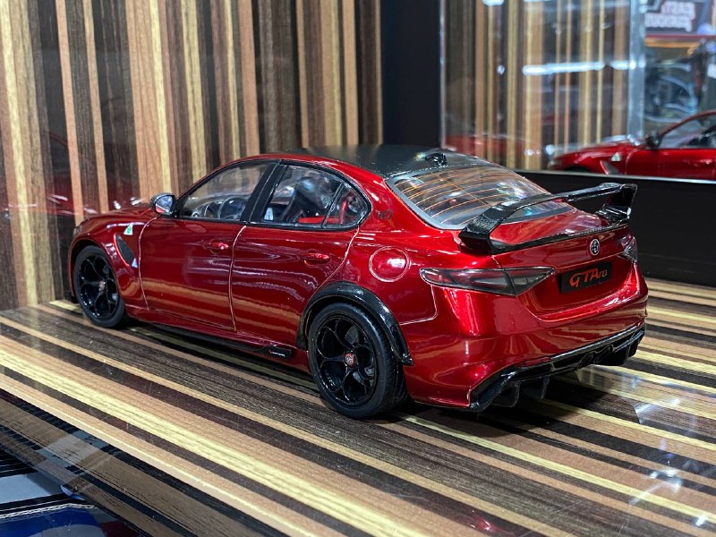 1/18 Diecast Alfa Romeo Giulia GTA M Red Solido Miniature Model Car