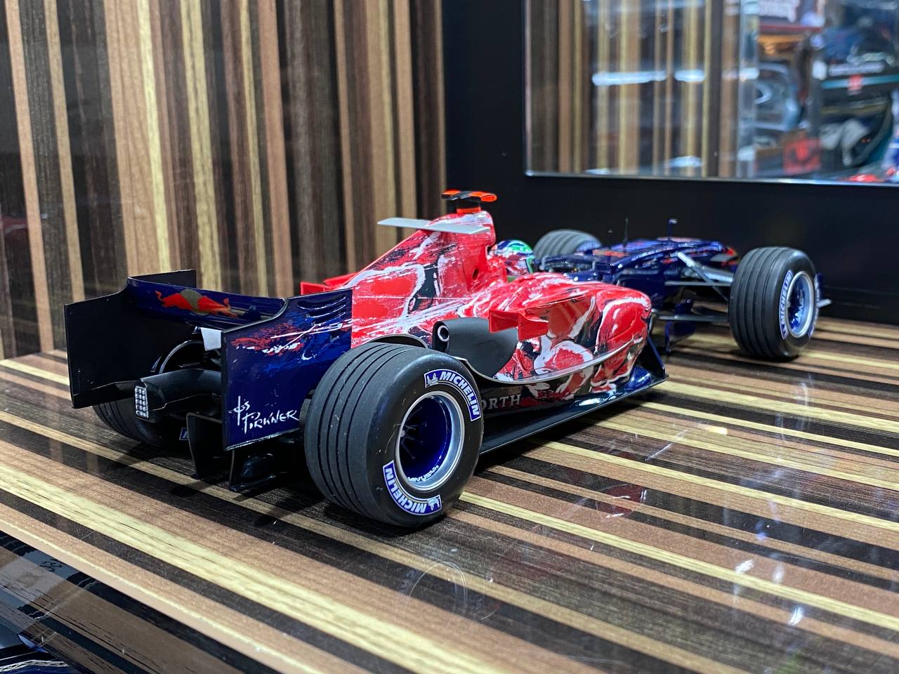 1/18 Toro Rosso Cosworth STR1 V. Liuzzi 2006 Formula 1 Blue/Red by Minichamps