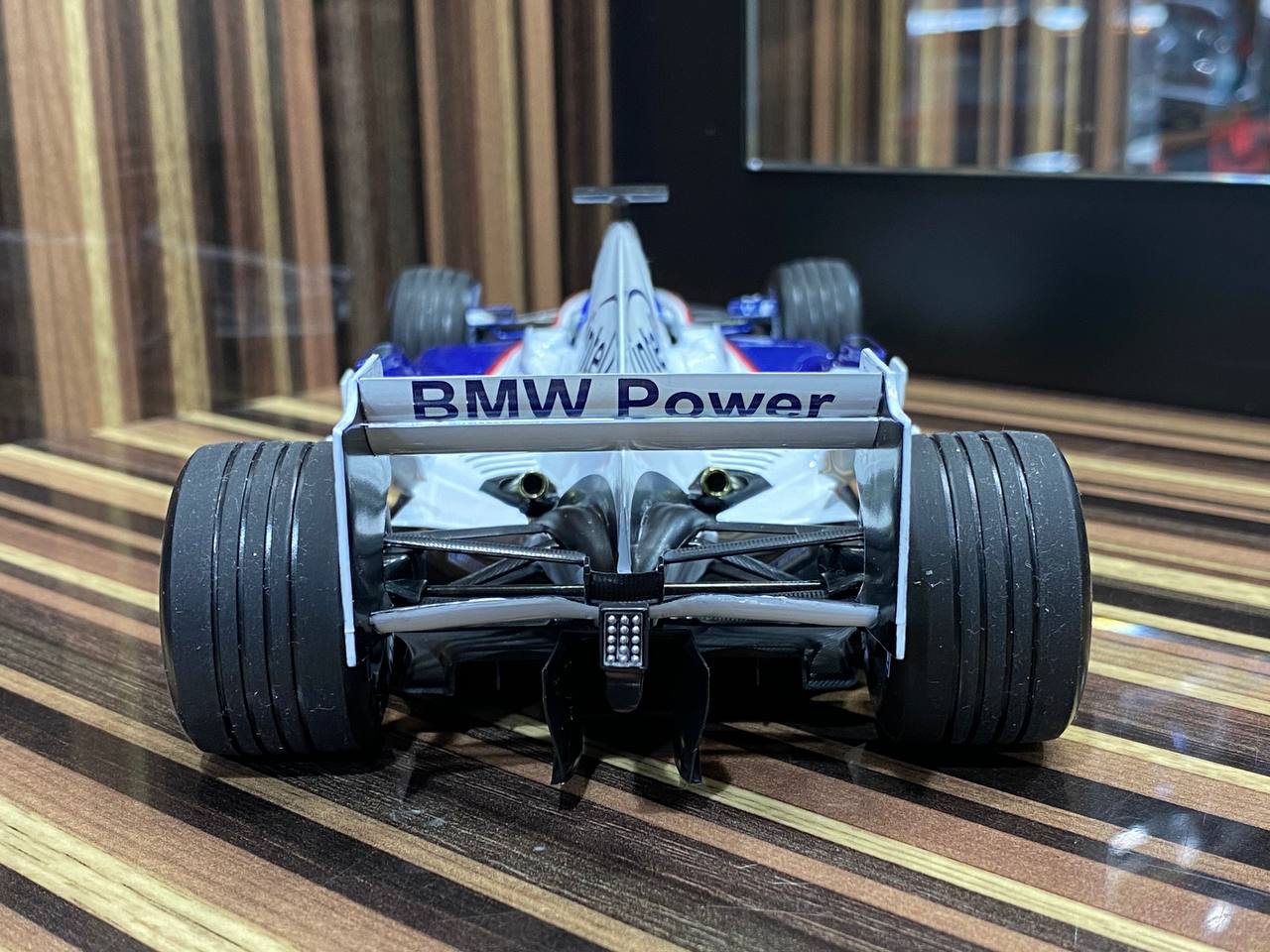 1/18 Diecast BMW Sauber F1.06 J. Villeneuve 2006 Formula 1 White by Minichamps